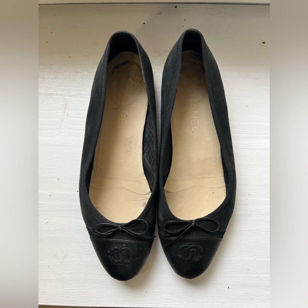 Chanel Suede Lambskin Cap Toe CC Ballerina Flats 41 black